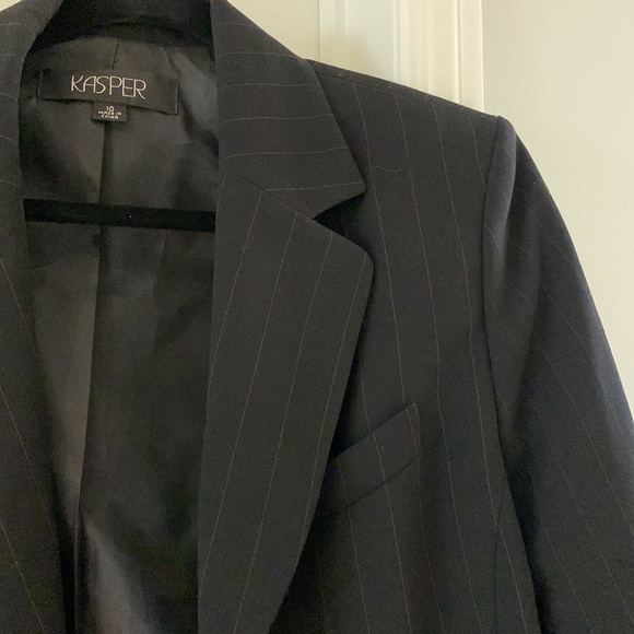 Pin stripe Kasper jacket size 10 - Picture 2 of 4